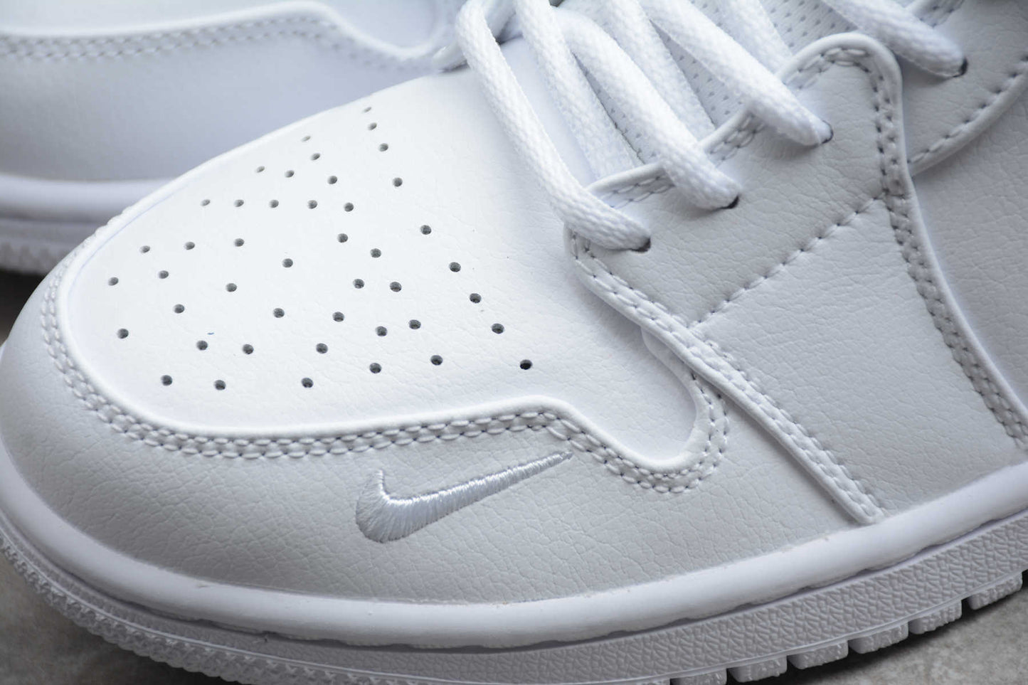 Air Jordan 1 Mid SE "Euro Tour"