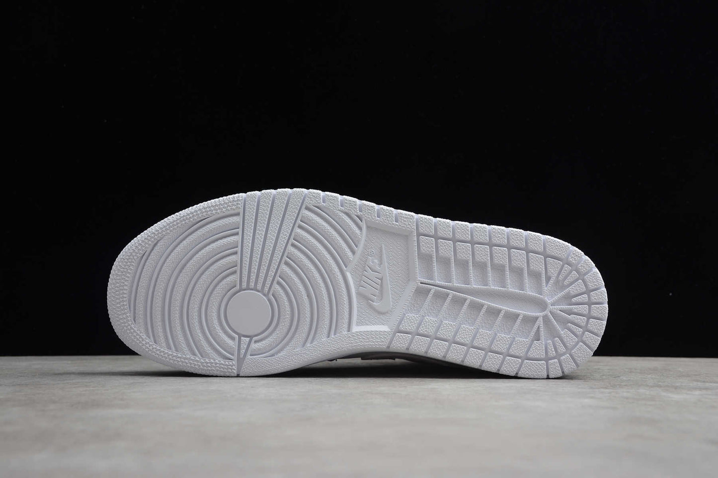Air Jordan 1 Mid SE "Euro Tour"
