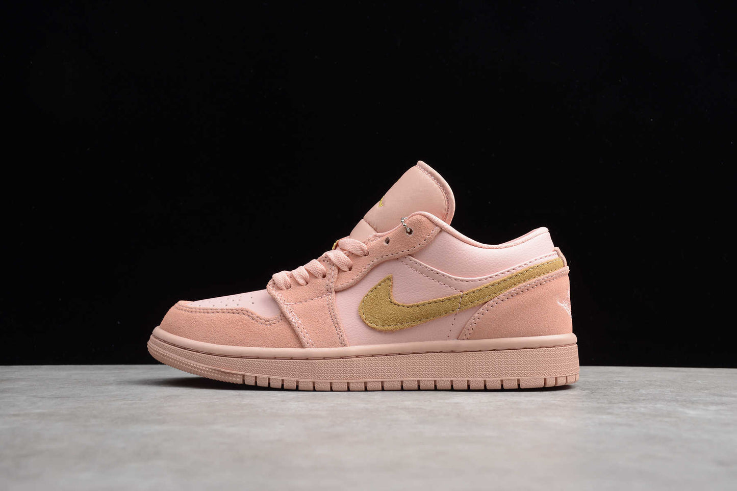 Air Jordan 1 Low "Coral Stardust"