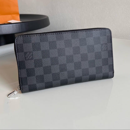 Louis Vuitton Zippy Wallet "Damier Graphite Canvas"