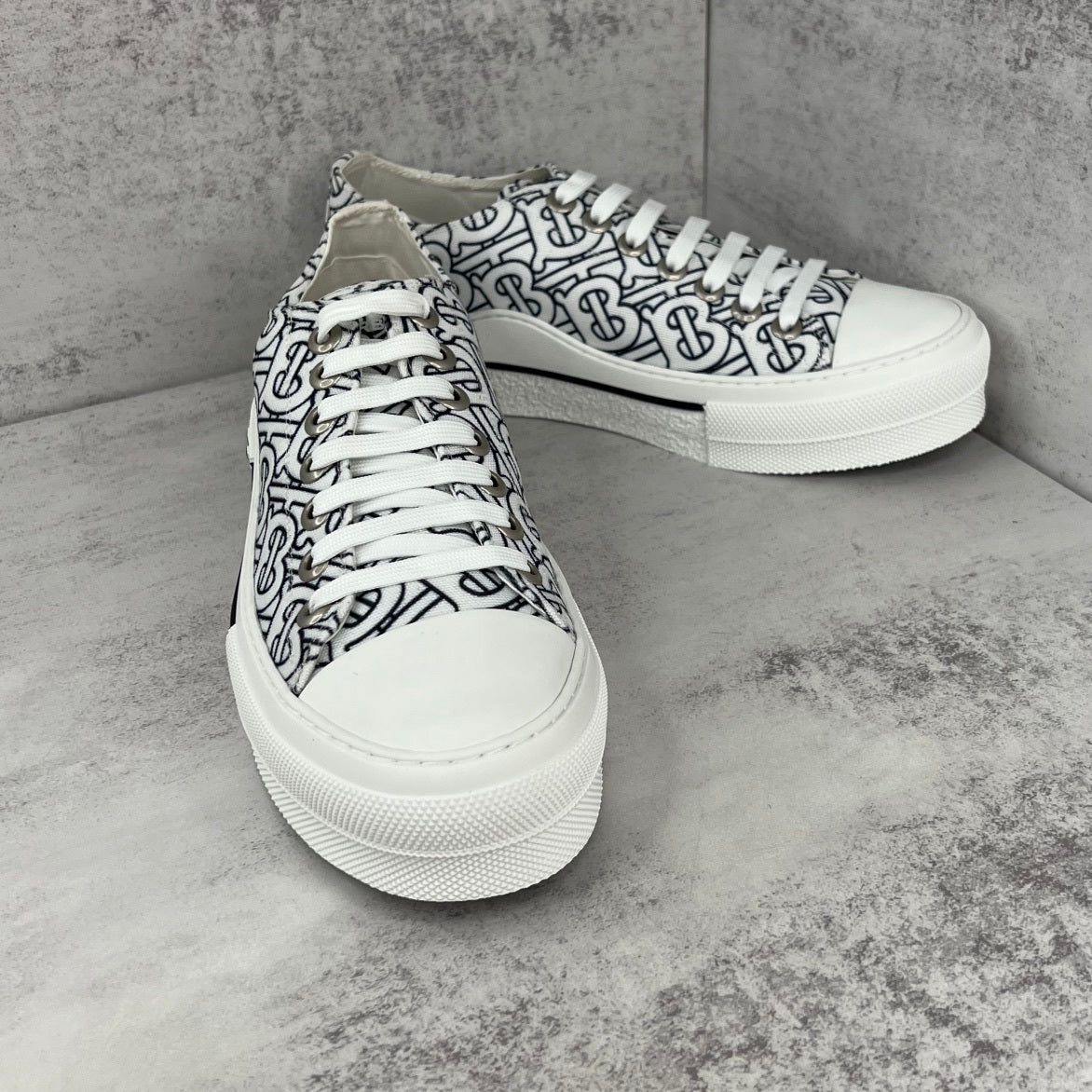 Burberry Gabardine "White-Black Monogram"