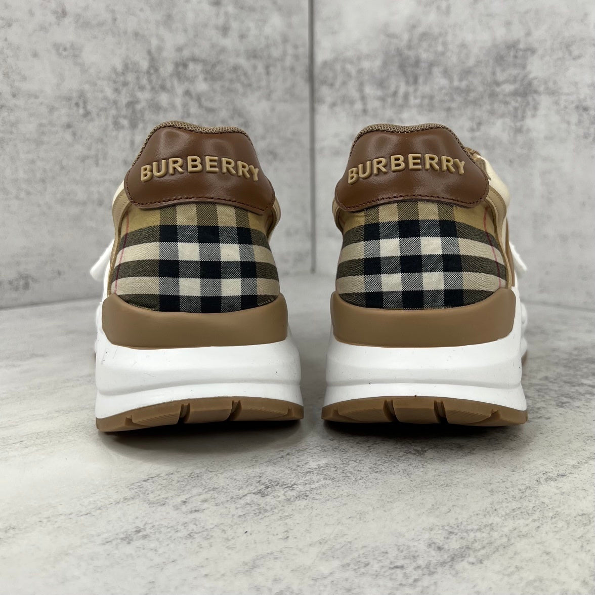 Burberry Ramsey "Beige-White-Brown"