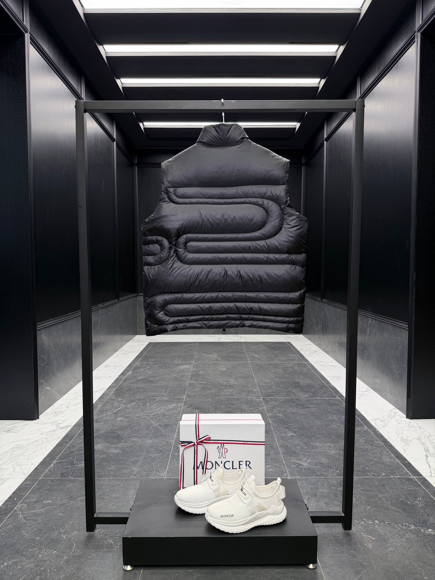 Moncler Emeishan Snake-Quilted Down Vest "Black"