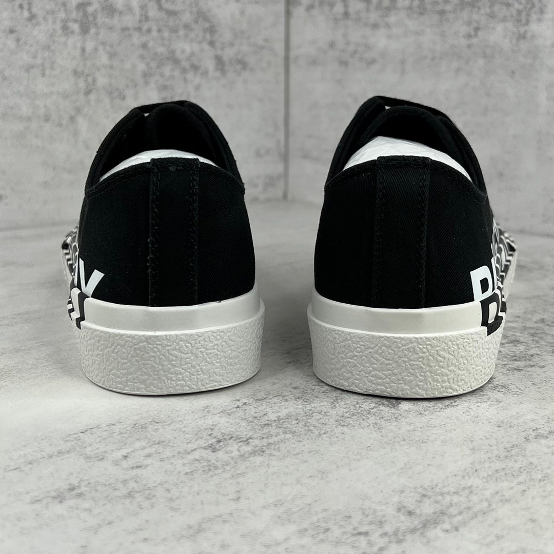 Burberry Larkhall "Black-White"