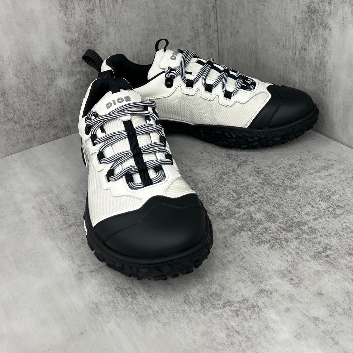 Dior B28 "Black-White"