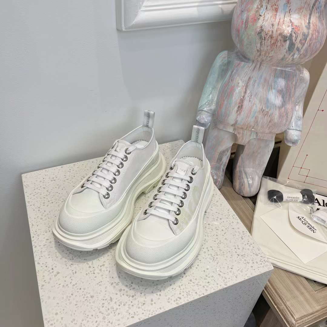 Alexander Mcqueen Tread Slick Low "Graffiti White-Silver"
