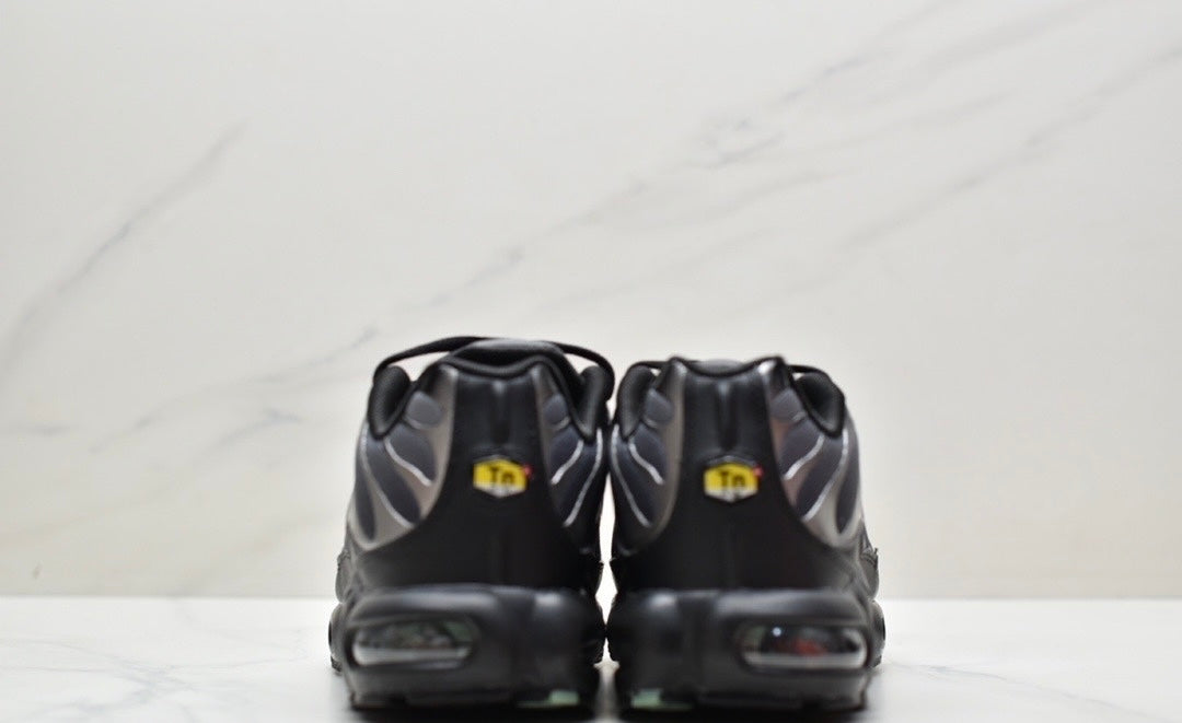 Nike Air VaporMax Plus "Grey-Black"