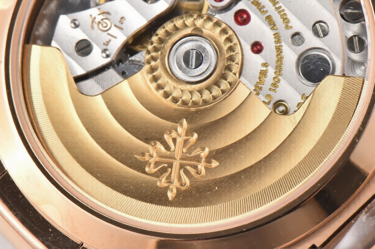 Patek Philippe Nautilus Ladies 35.2 Rose Gold Dial
