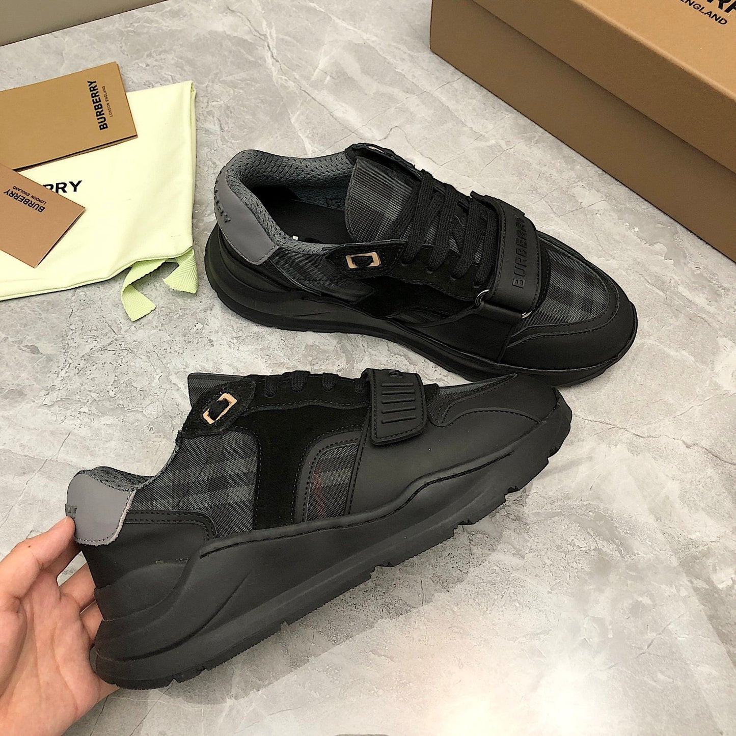 Burberry Ramsey "Black-Grey"