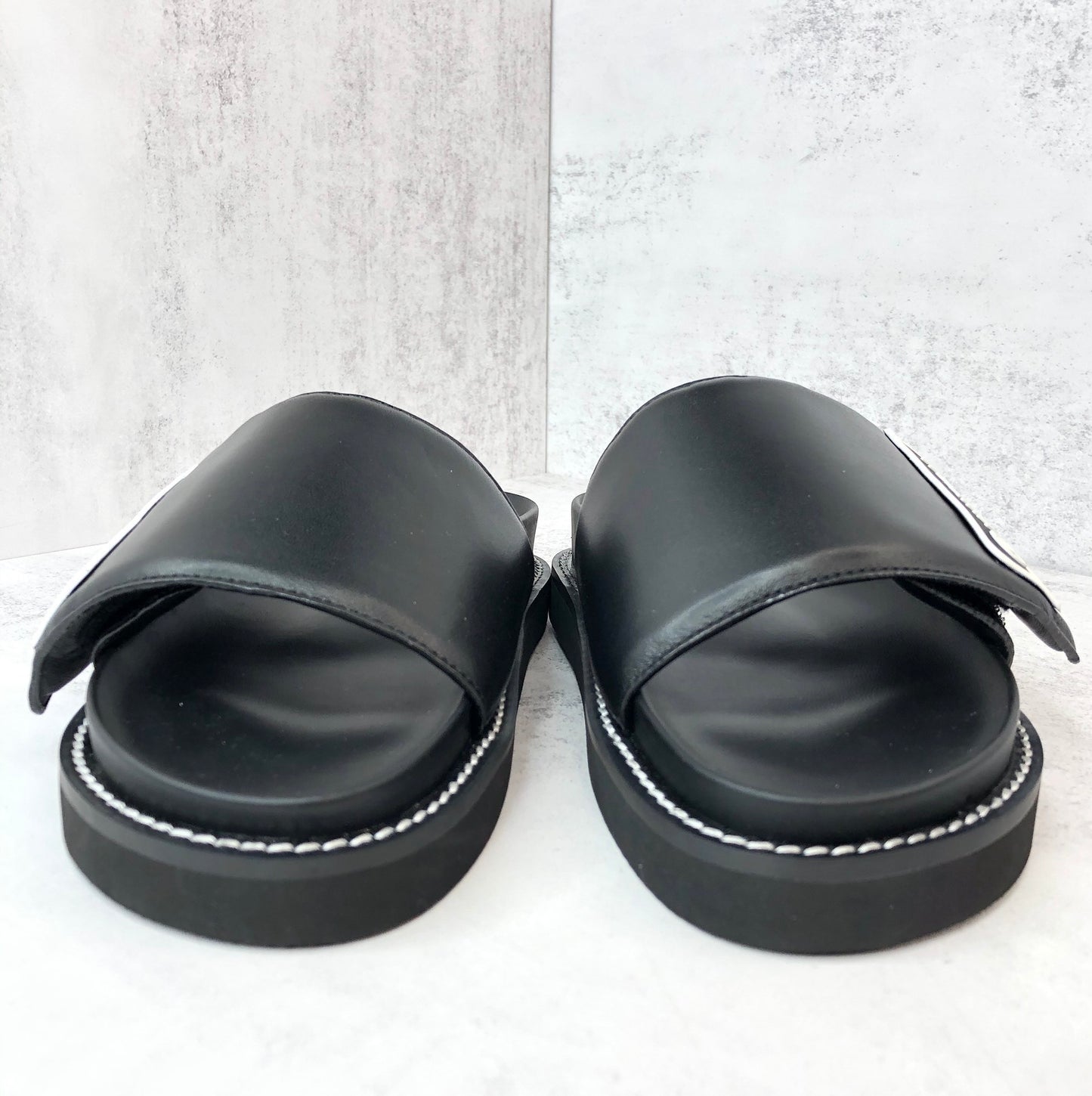 Louis Vuitton Slides "Black-White"