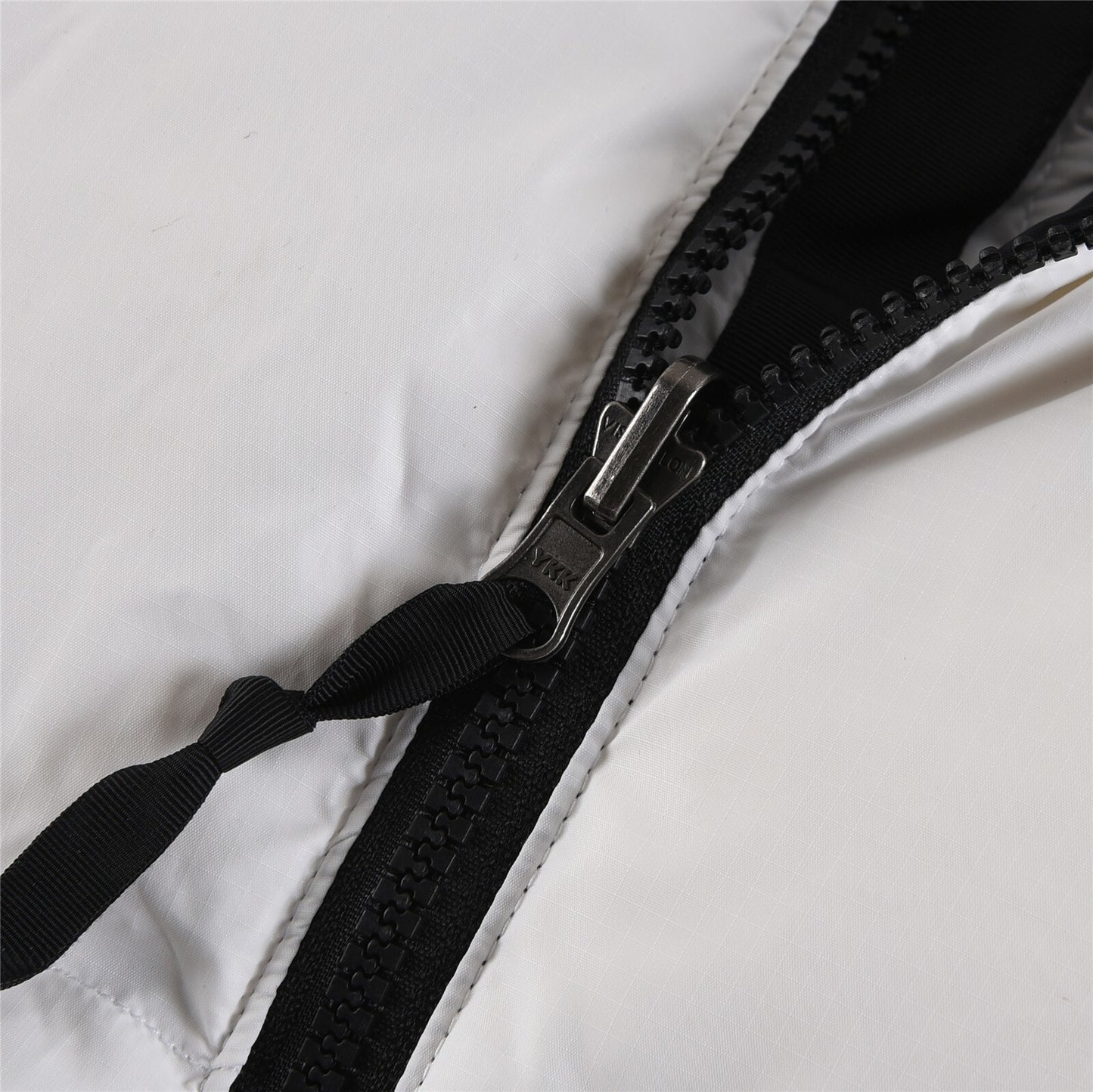 The North Face 700 Down Vest "White-Black"