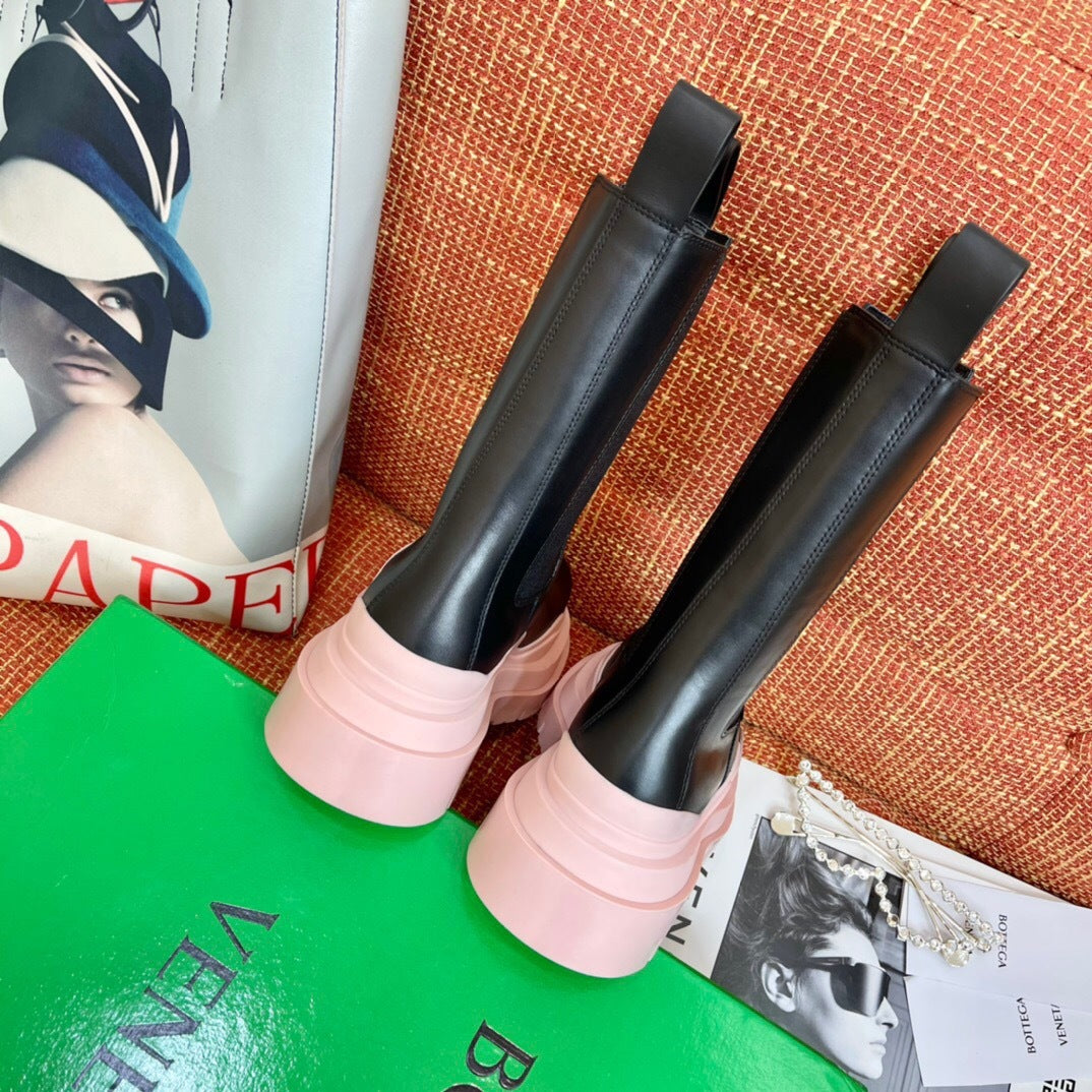 Bottega Veneta Tire Chelsea Boots "Black-Pink"