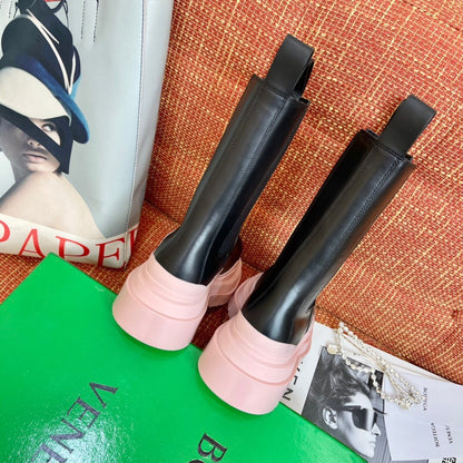 Bottega Veneta Tire Chelsea Boots "Black-Pink"