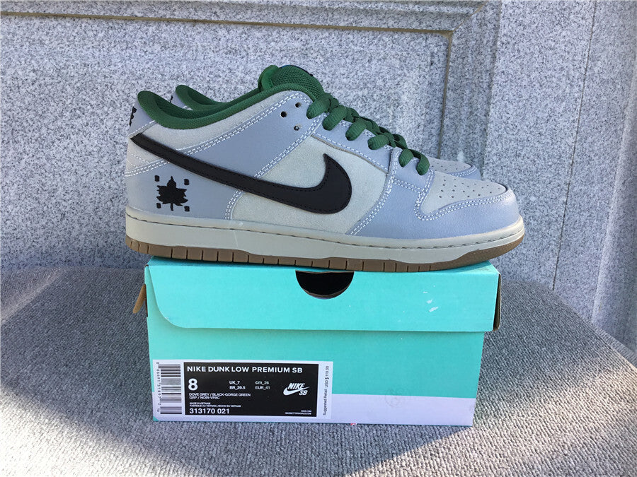Nike SB Dunk Low "Maple Leaf"