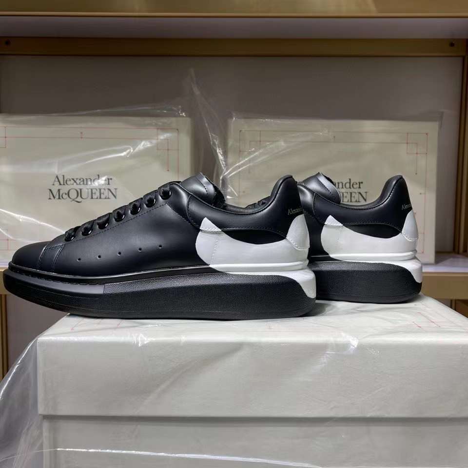 Alexander McQueen Oversized "Black-White Print"