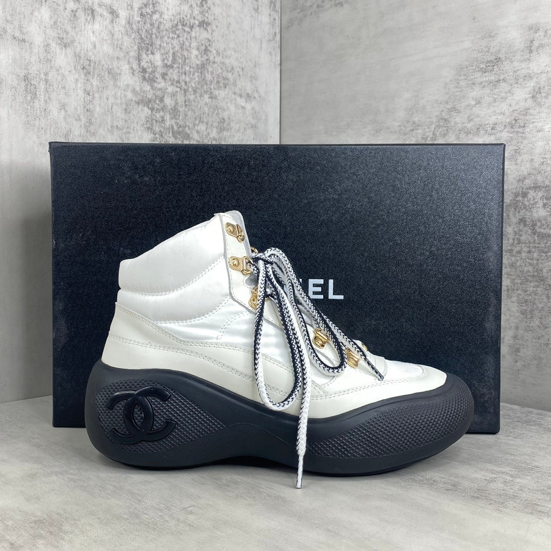 Chanel Snow Boots "White-Black"