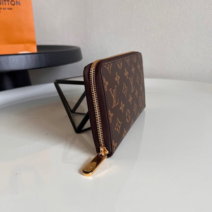 Louis Vuitton Zippy Wallet "Monogram"