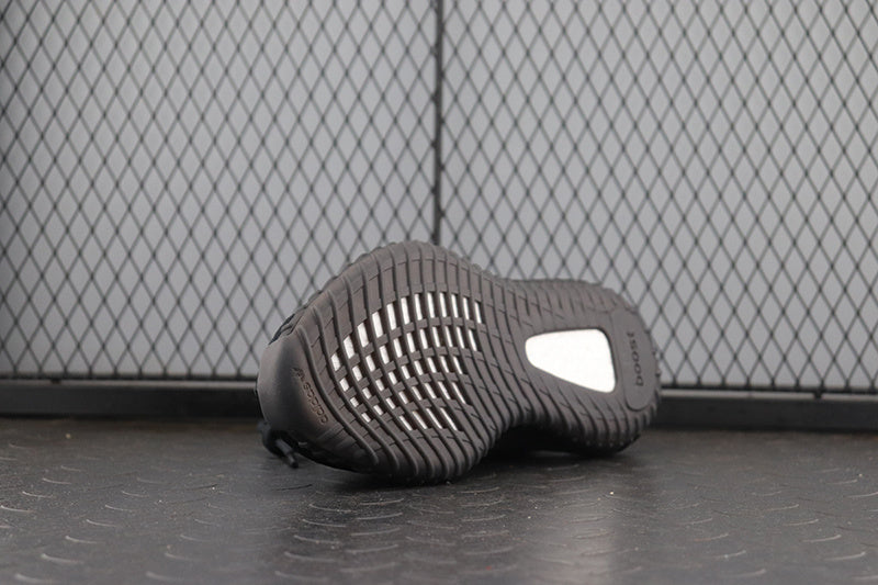 Yeezy 350 V2 "Core Black Red"
