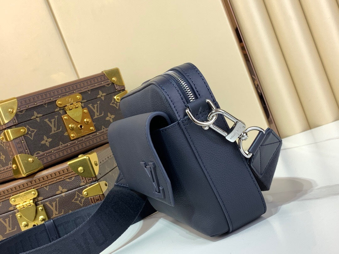 Louis Vuitton Fastline Messenger