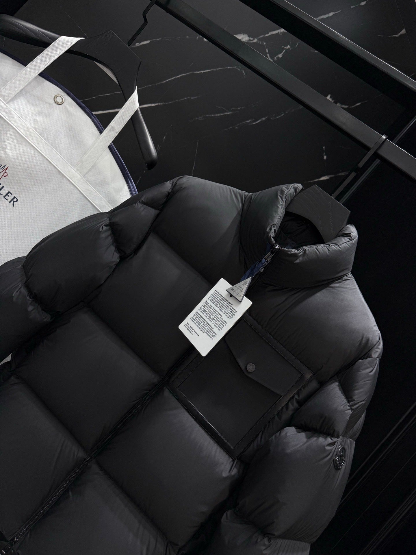 Moncler Chinon Square-Quilted Short Down Jacket "Black"