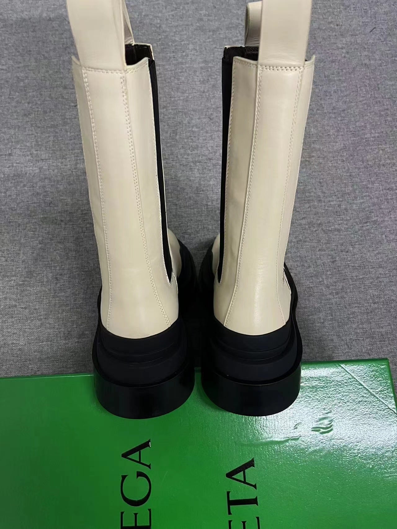 Bottega Veneta Tire Chelsea Boots "Beige-Black"
