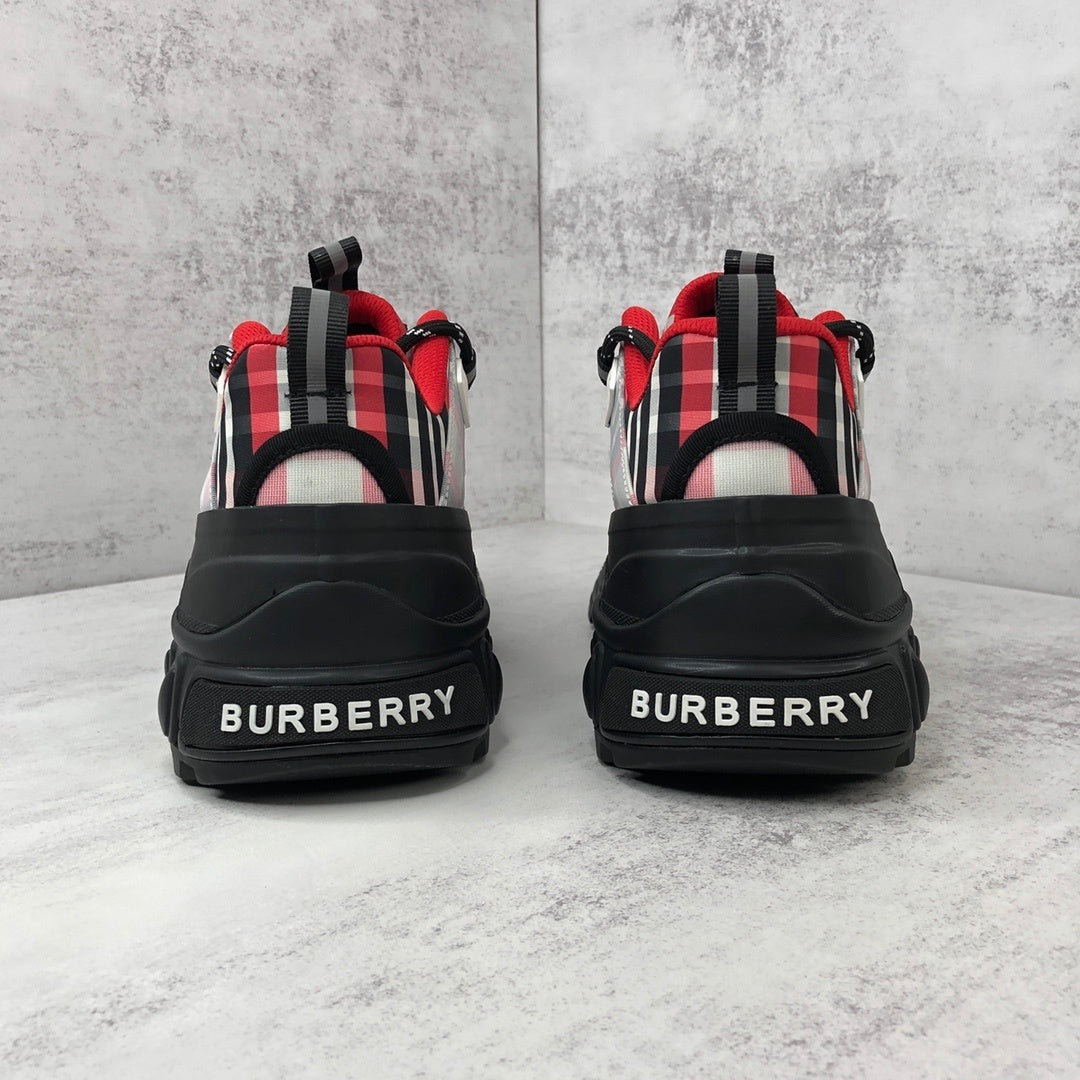 Burberry Arthur "Black-Red-White"