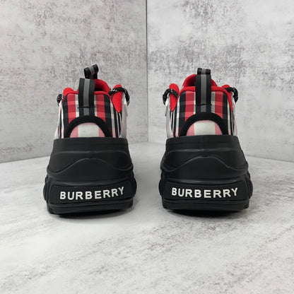 Burberry Arthur "Black-Red-White"