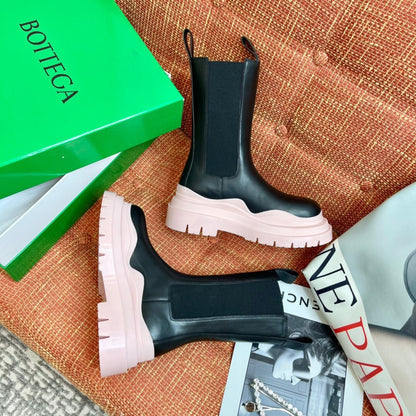 Bottega Veneta Tire Chelsea Boots "Black-Pink"