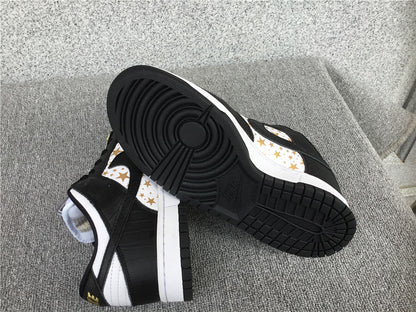 Supreme x Nike SB Dunk Low "Black Stars"