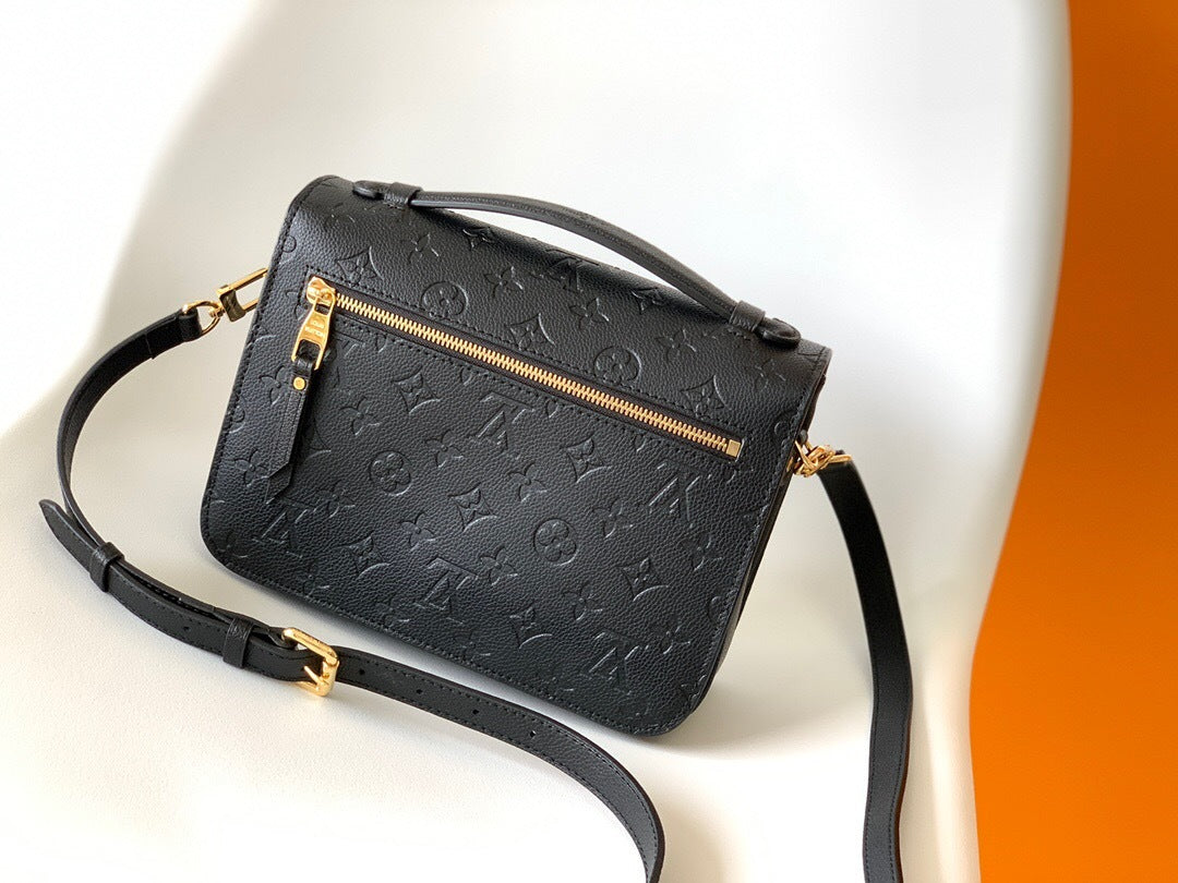 Louis Vuitton Pochette Métis