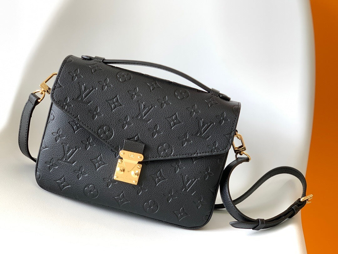 Louis Vuitton Pochette Métis