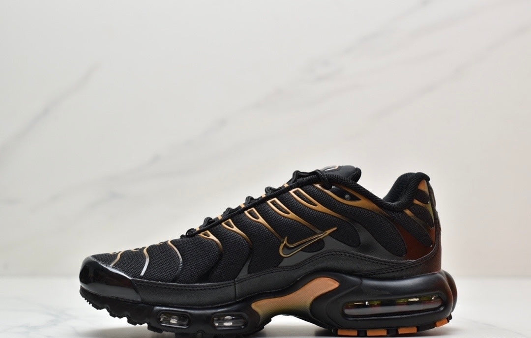 Nike Air VaporMax Plus “Black-Gold”