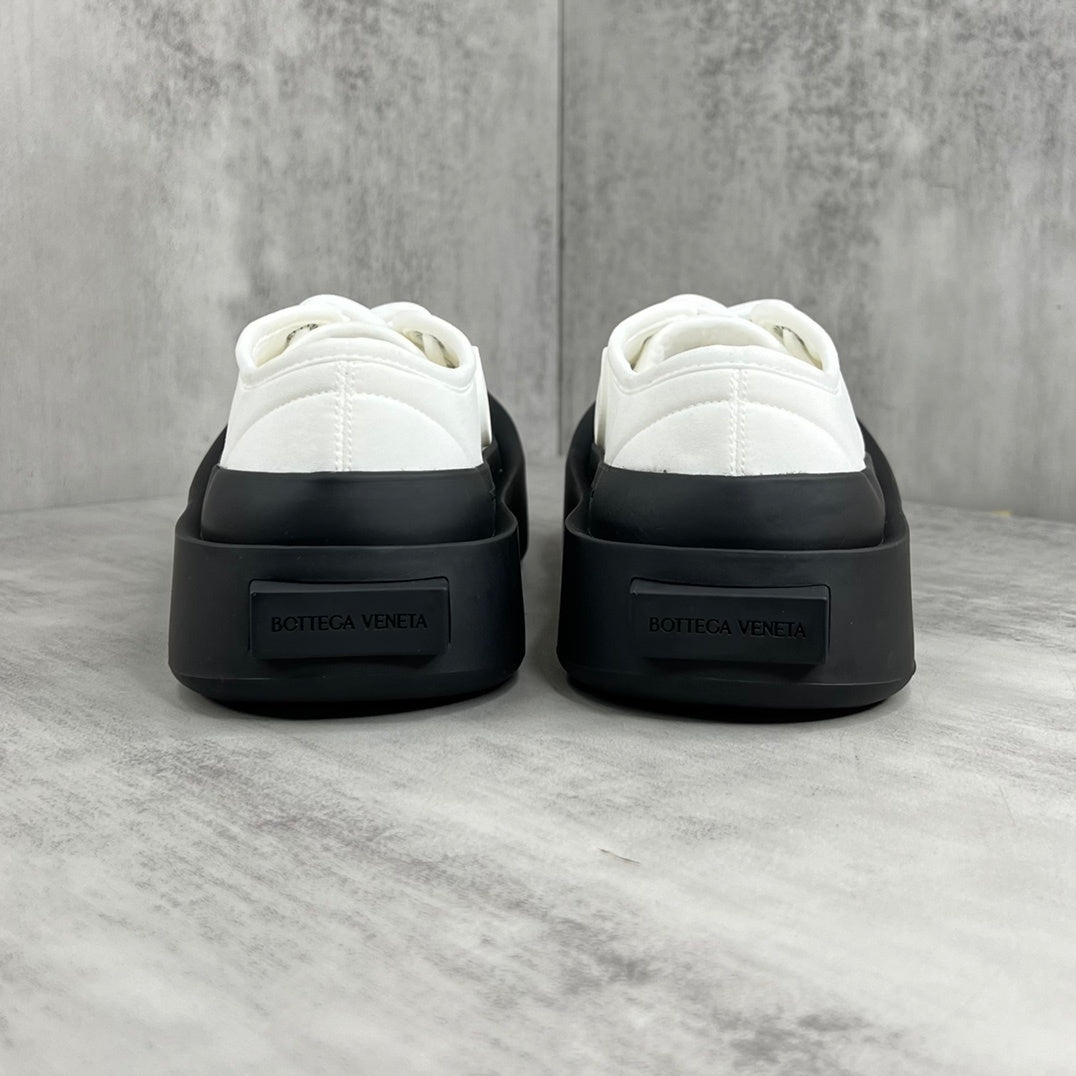 Bottega Veneta Jumbo "White-Black"