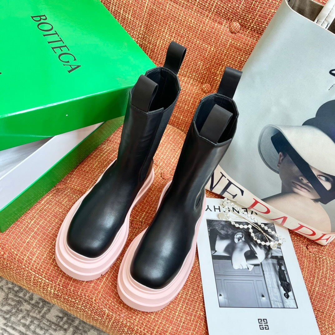 Bottega Veneta Tire Chelsea Boots "Black-Pink"