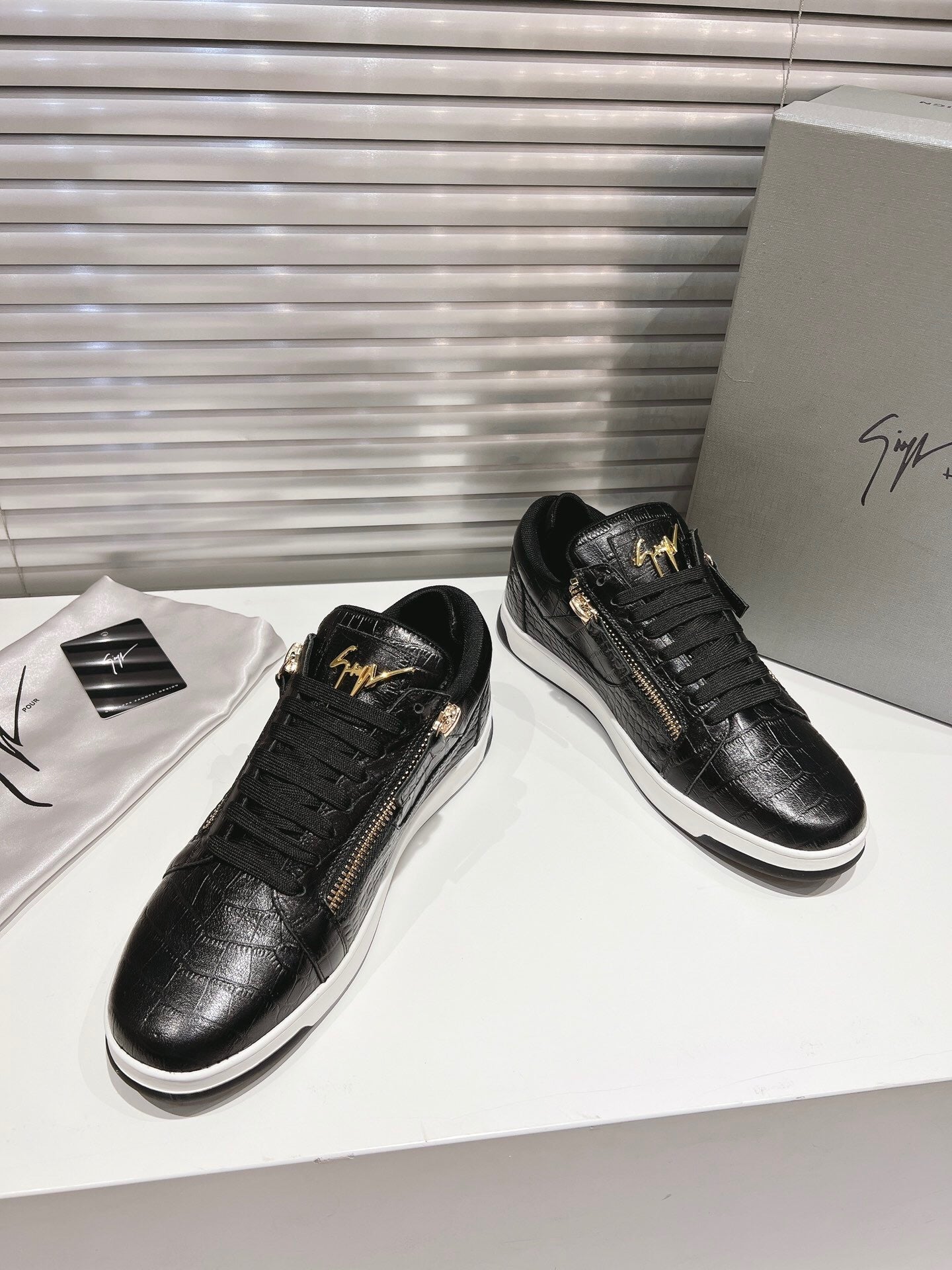 Giuseppe Zanotti GZ94 "Black Crocodile"
