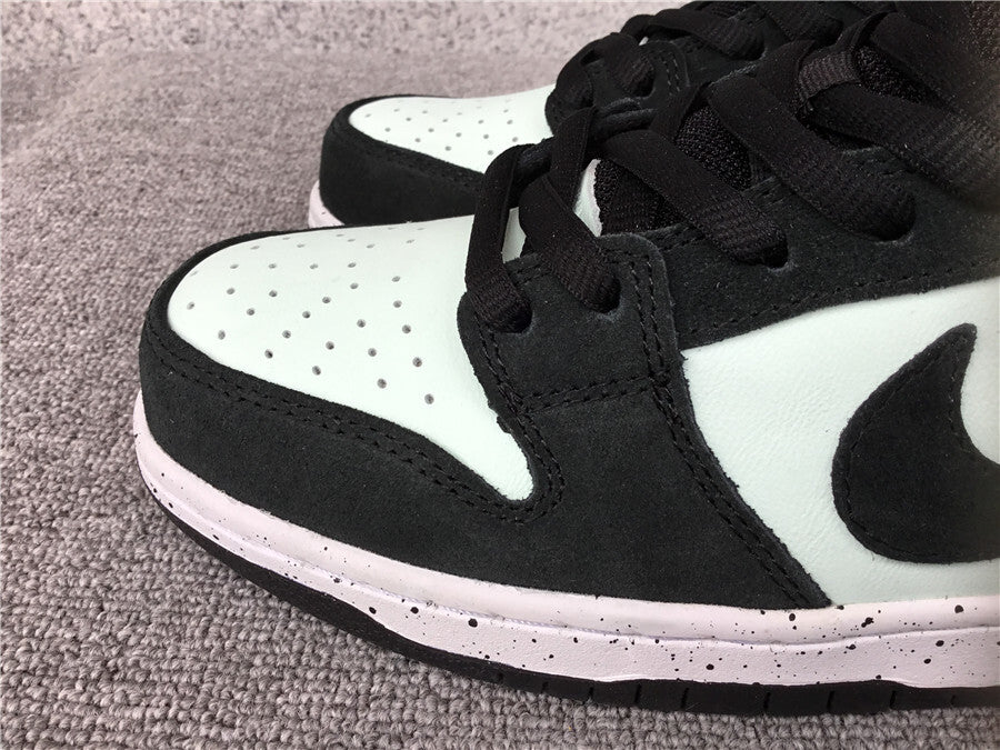 Nike SB Dunk Low "Barely Green"