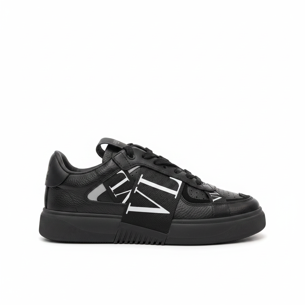 Valentino Garavani VL7N "Black"
