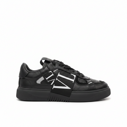 Valentino Garavani VL7N "Black"