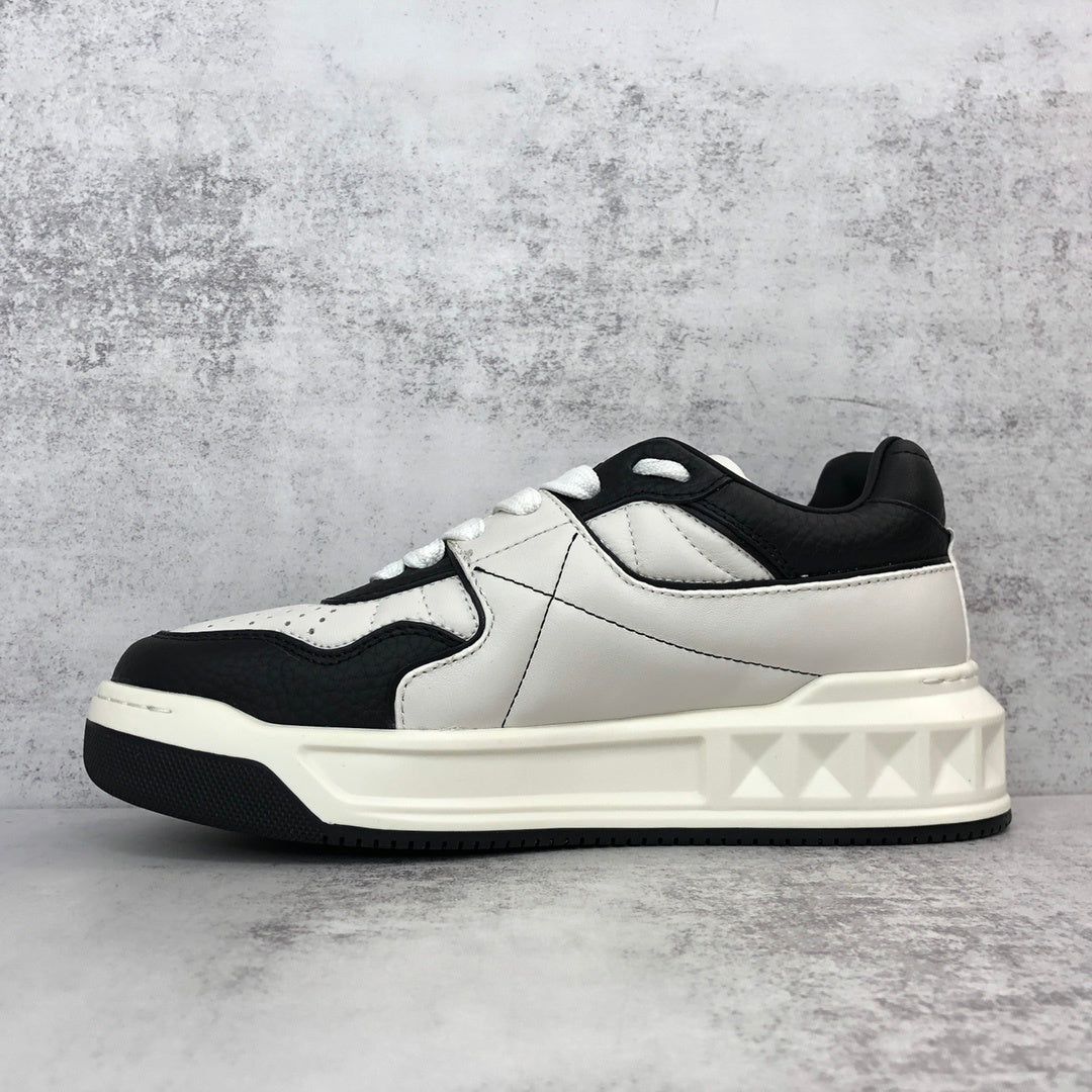 Valentino Garavani One Stud "White-Black"