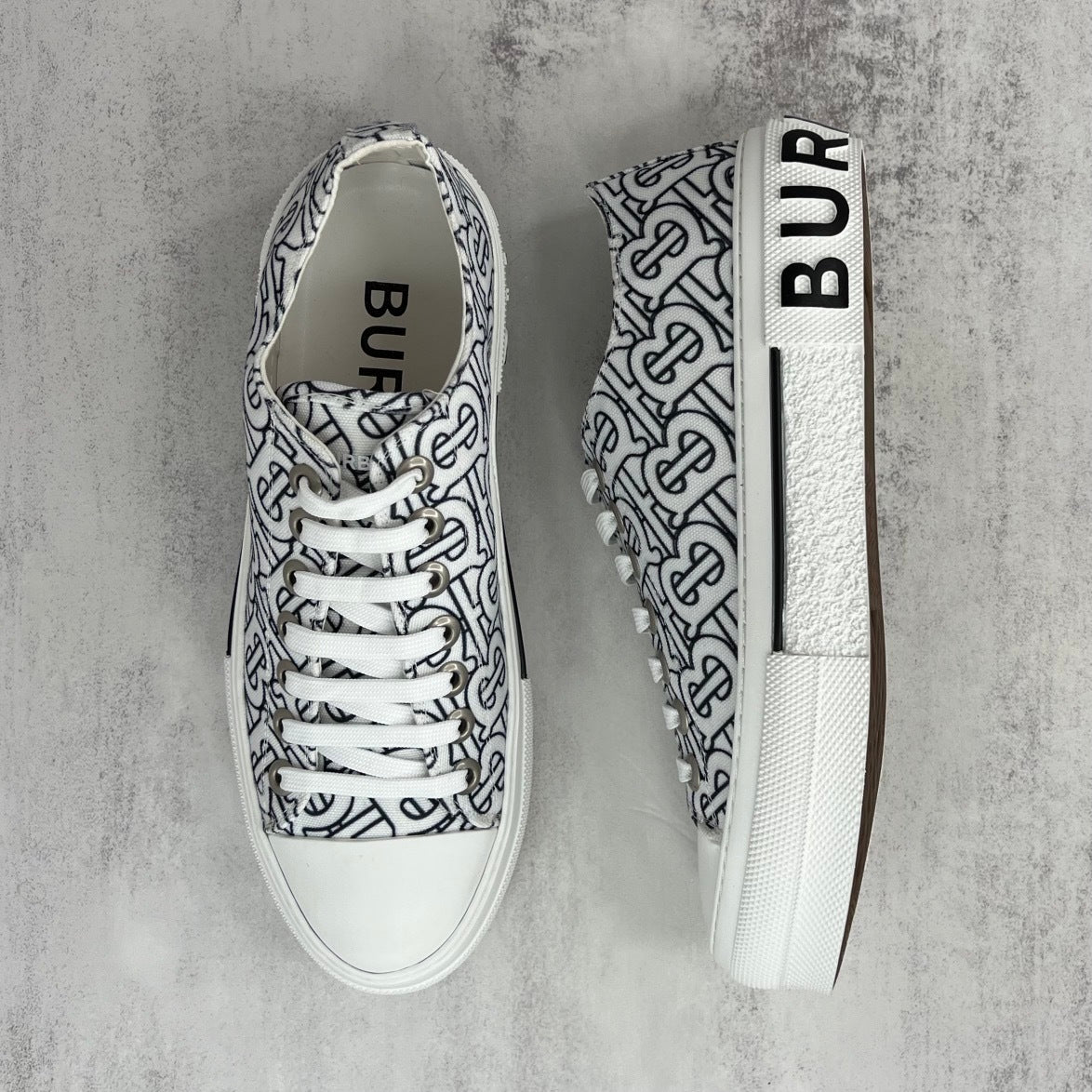 Burberry Gabardine "White-Black Monogram"