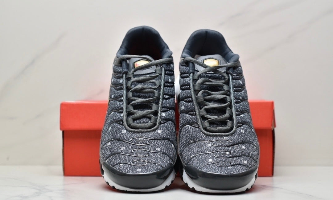 Nike Air VaporMax Plus “Grey-Gold”