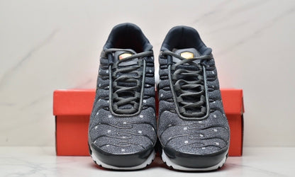 Nike Air VaporMax Plus “Grey-Gold”