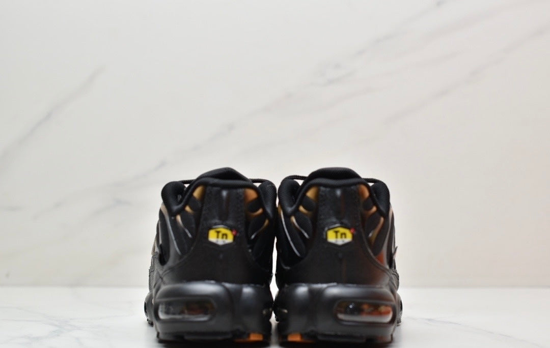 Nike Air VaporMax Plus “Black-Gold”