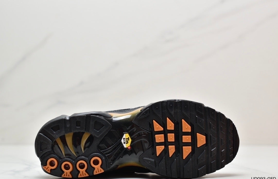 Nike Air VaporMax Plus “Black-Gold”