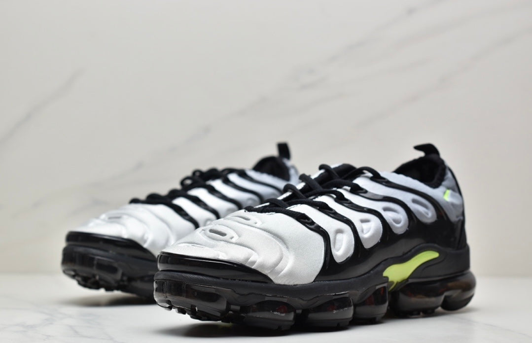 Nike Air VaporMax Plus “Black-Grey-Green”