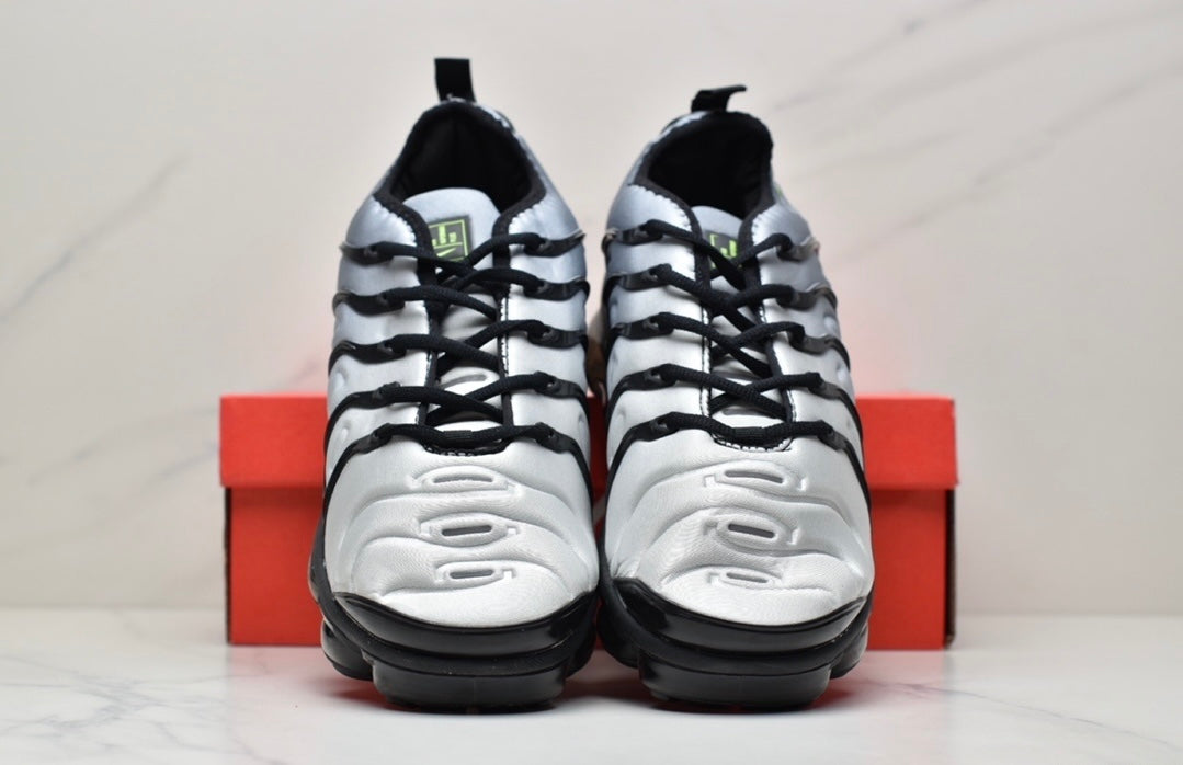 Nike Air VaporMax Plus “Black-Grey-Green”