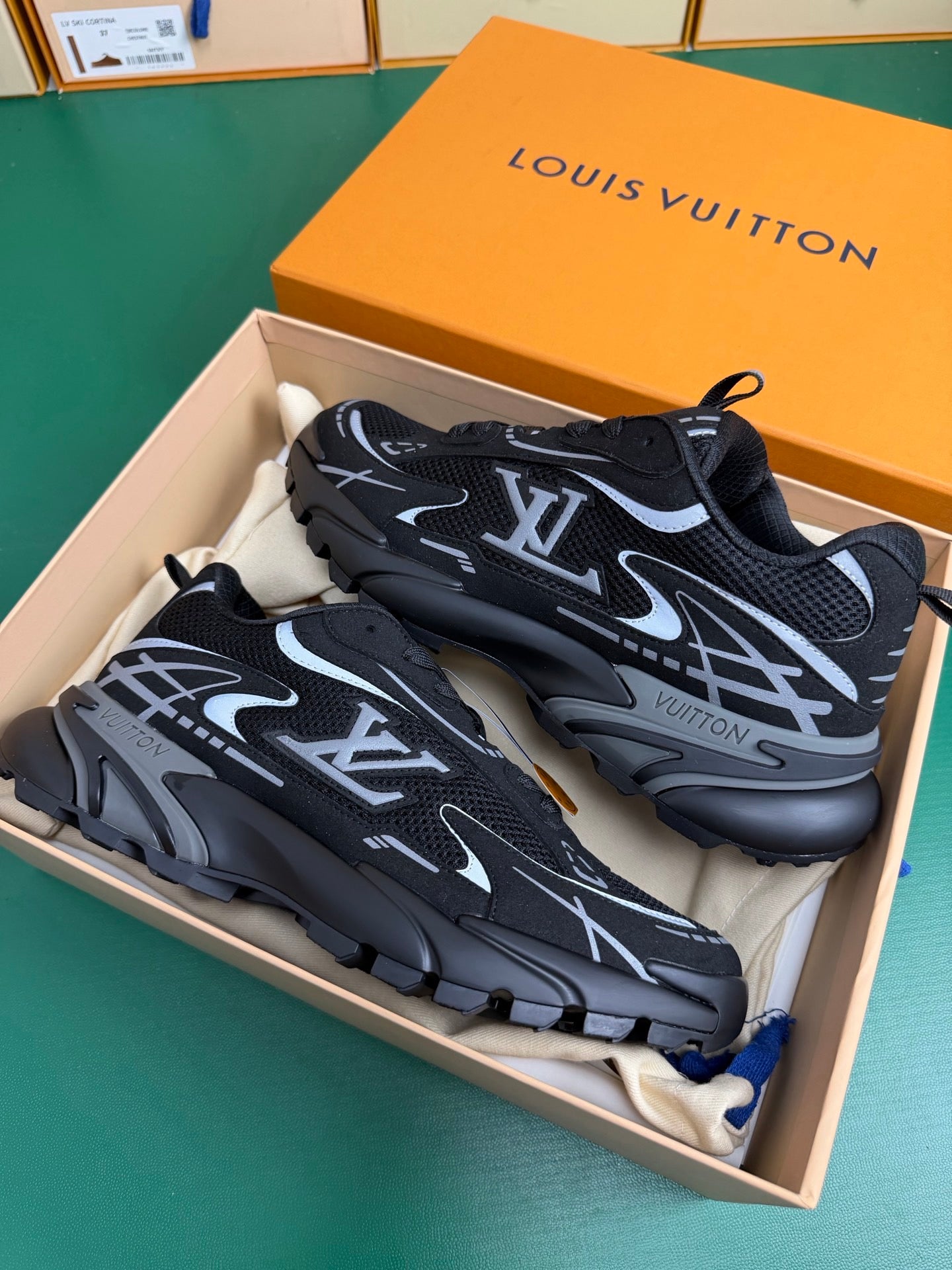 Louis Vuitton Tactic Runner "Black-Grey"