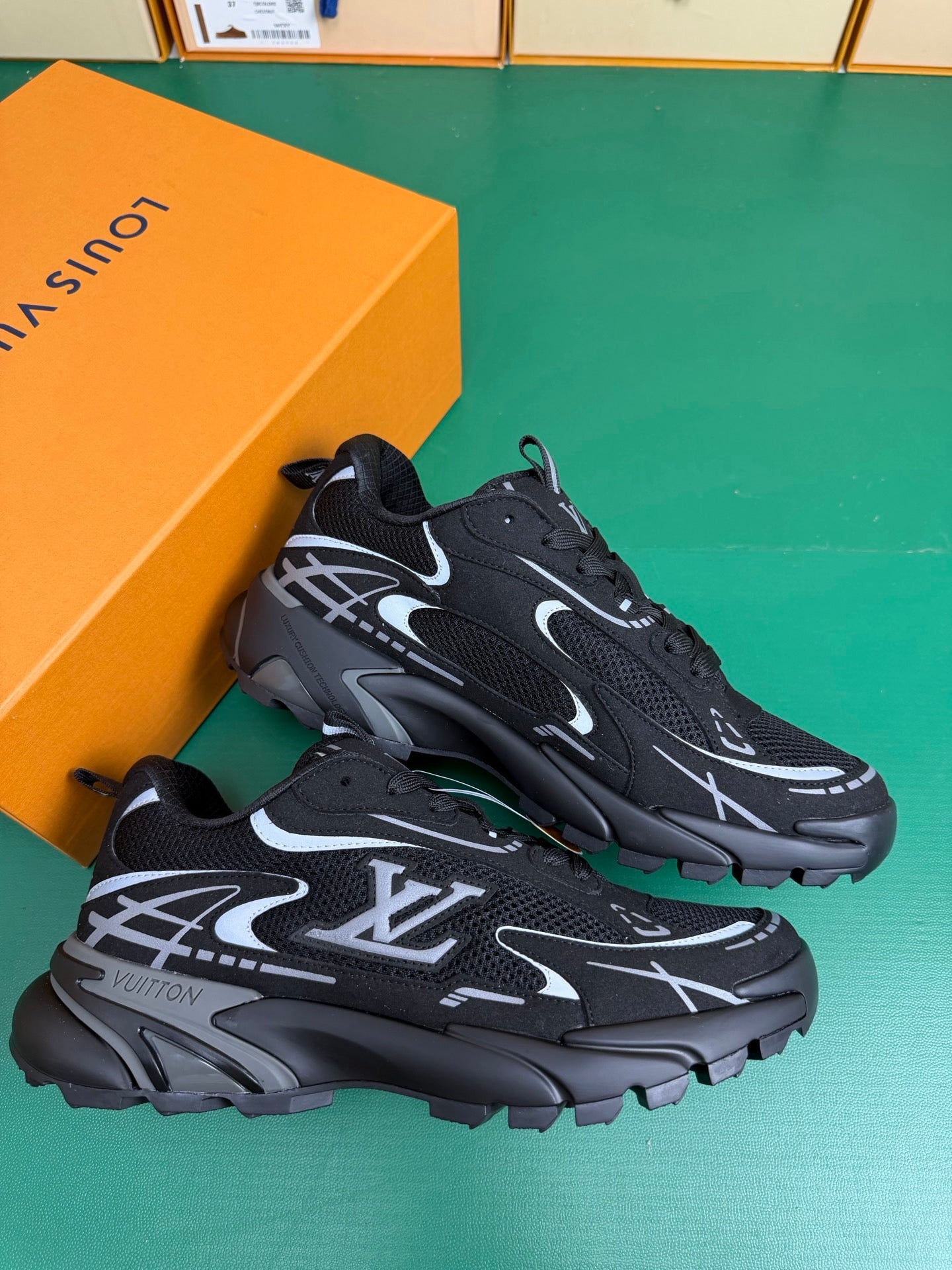 Louis Vuitton Tactic Runner "Black-Grey"