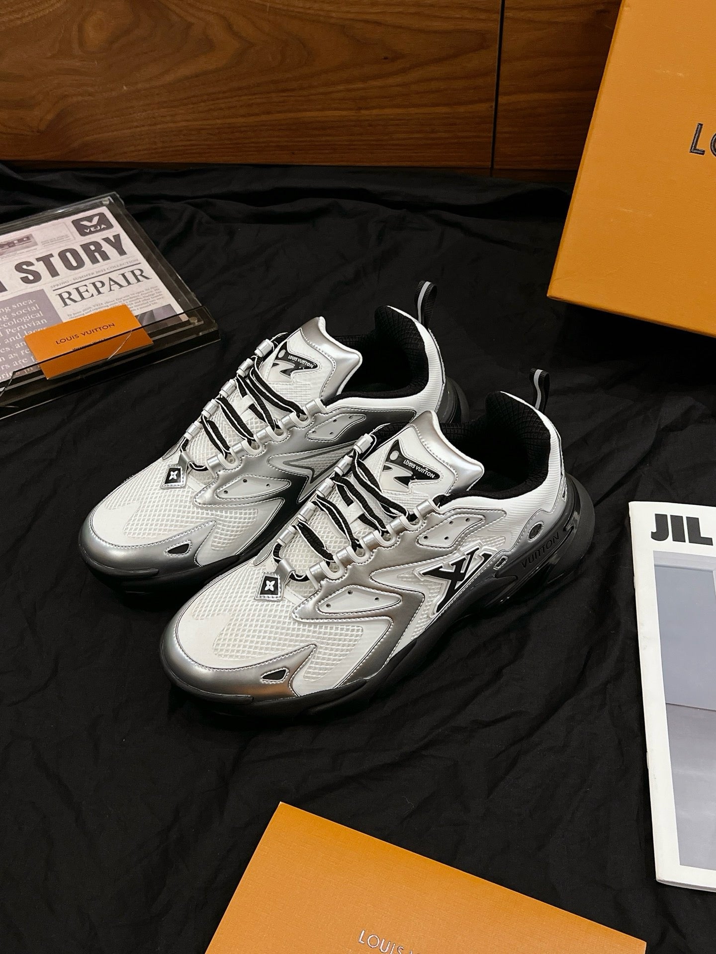 Louis Vuitton Tactic Runner "White-Silver-Black"