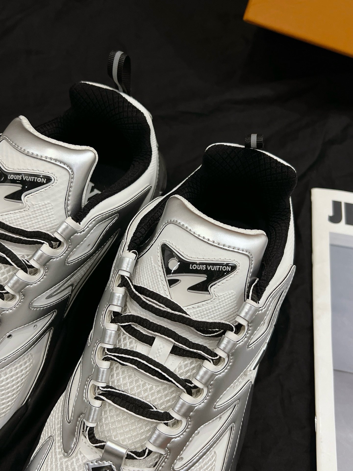 Louis Vuitton Tactic Runner "White-Silver-Black"